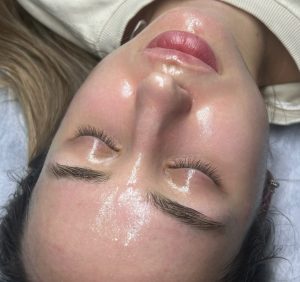 Glass Skin – efekt idealnie gładkiej i świetlistej skóry
